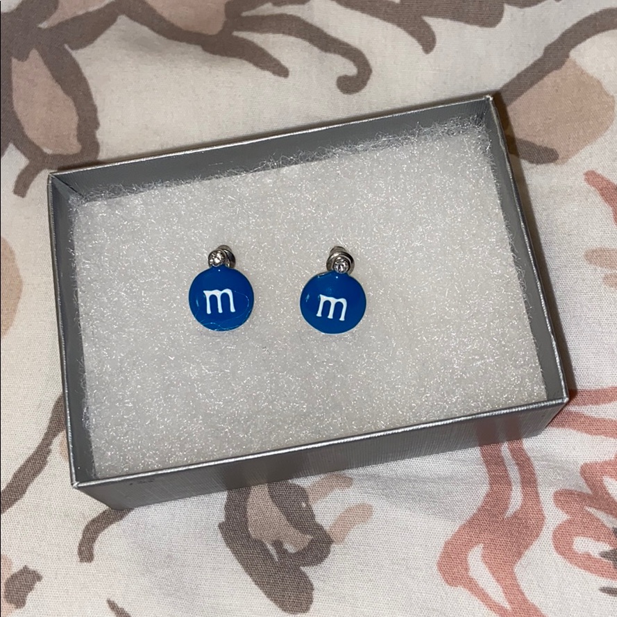 M&M Studs